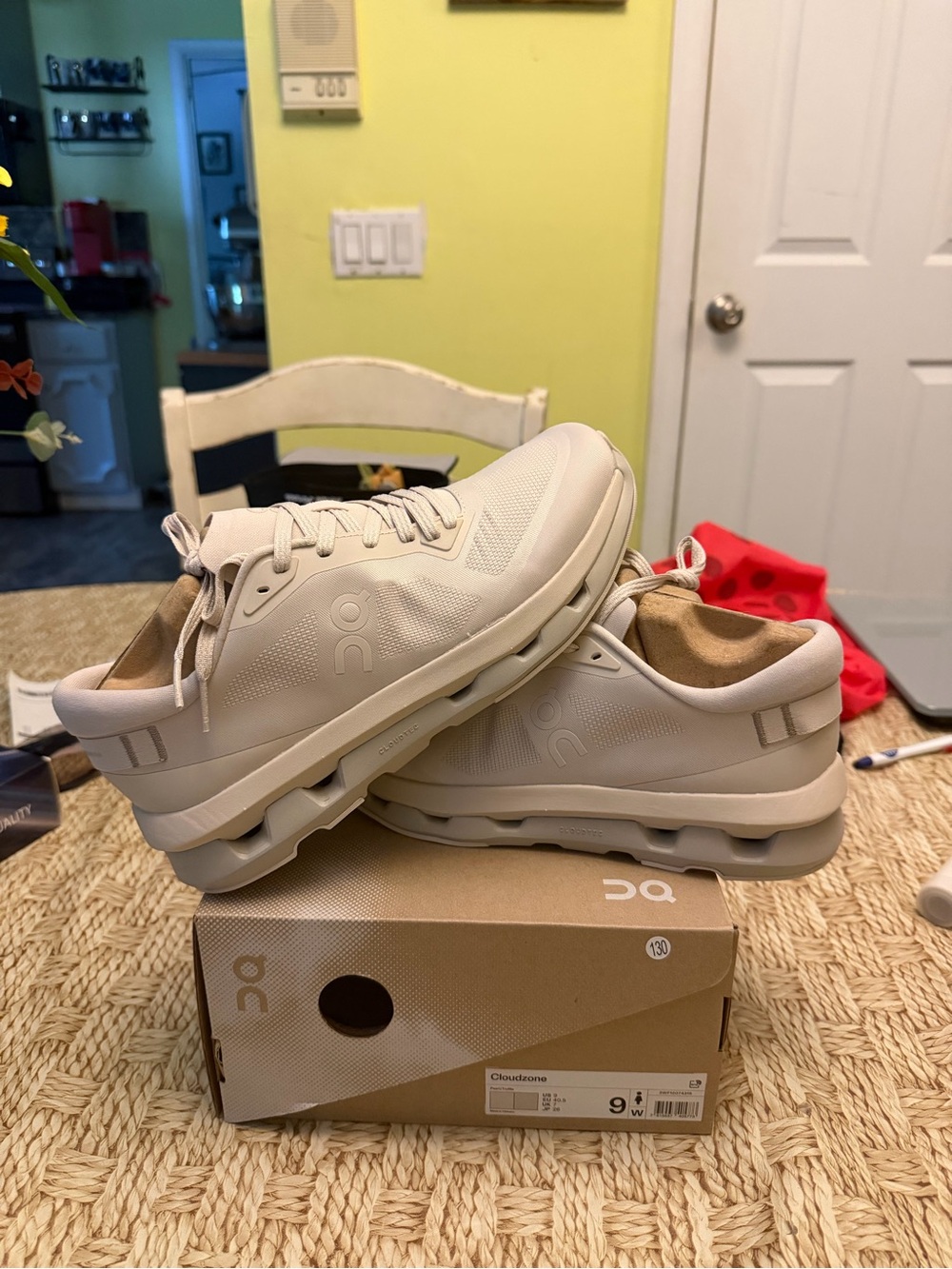 On Running Cloudzone sz 9 woman new in box !!